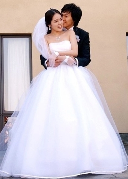Bóc mác 10 bộ váy cưới đẹp nhất kbiz