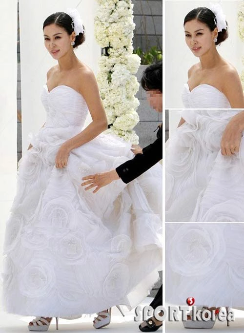 Bóc mác 10 bộ váy cưới đẹp nhất kbiz