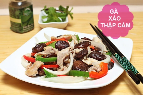 Bữa ăn hấp dẫn với gà xào canh thịt bò viên