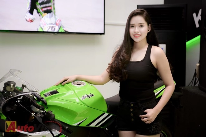 Các cô nàng pg xinh đẹp trong ngày ra mắt xe mô tô kawasaki