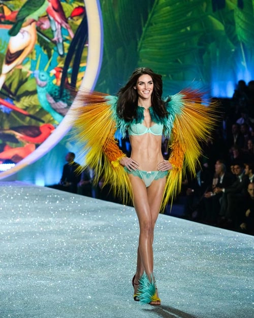 Cận cảnh gót hài của chân dài tại victorias secret show 2013