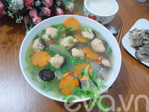 Canh bí nấu nấm ngon miễn chê