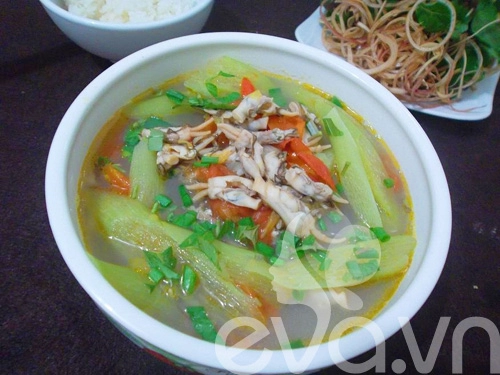 Canh riêu móng tay ngon lạ