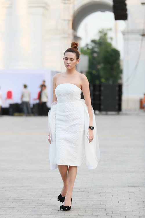 Chân dài miệt mài tập luyện cho đẹp fashion runway 3