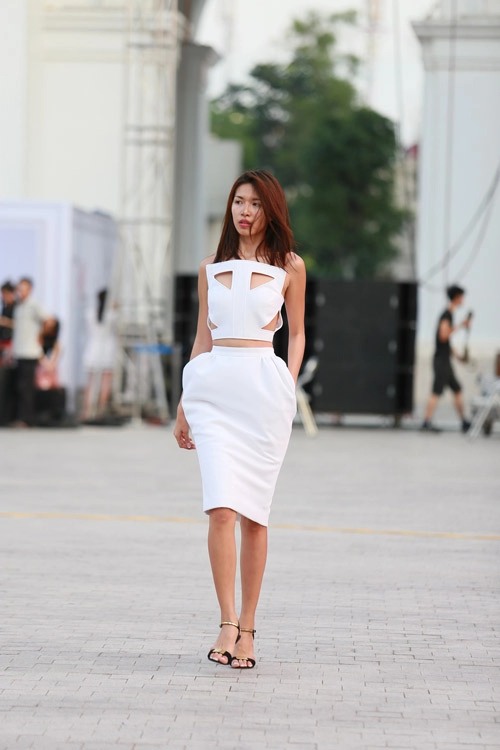 Chân dài miệt mài tập luyện cho đẹp fashion runway 3