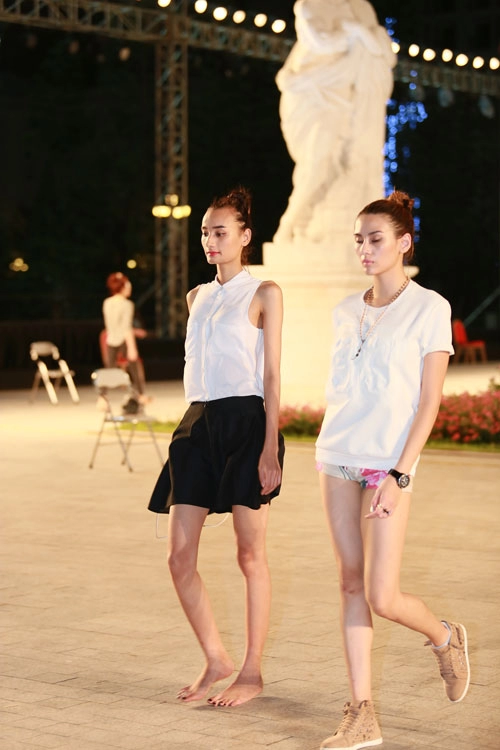 Chân dài miệt mài tập luyện cho đẹp fashion runway 3