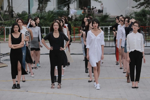 Chân dài tất bật tổng duyệt trước đẹp fashion runway