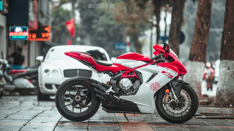 Chi tiết mv agusta f3 800 mẫu sportbike hàng hiếm tại hà nội