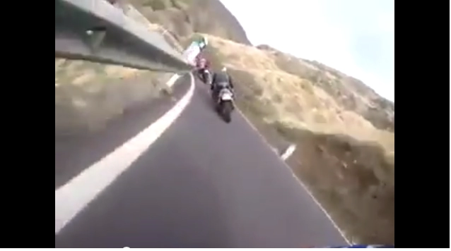 clip màn rượt đuổi ấn tượng trên đường phố giữa những chiếc moto pkl