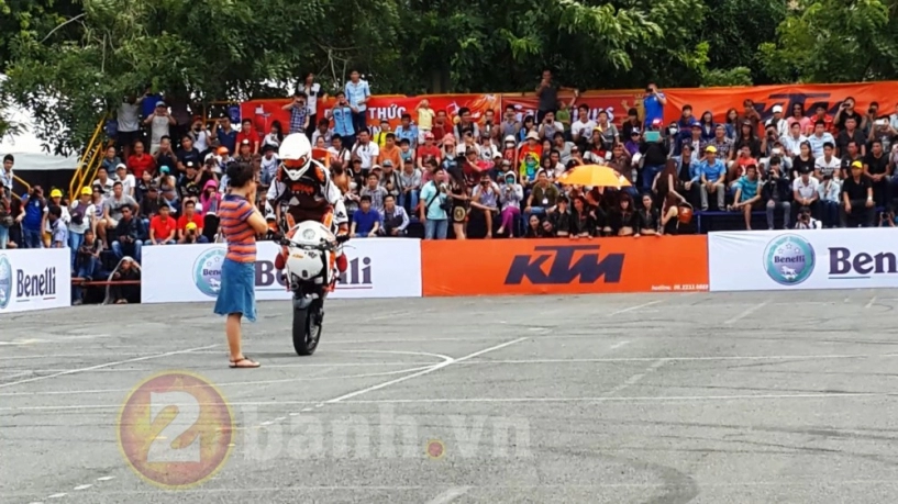  clip stunt ktm duke 125 tại vietnam motorbike festival 2014