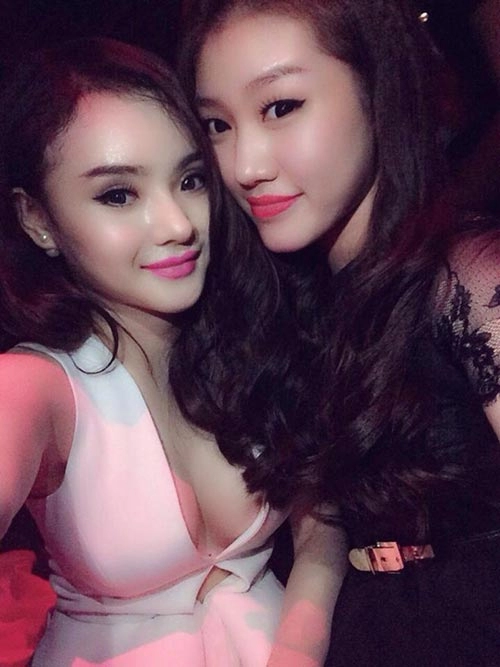 Cô em trẻ măng của angela phương trinh nghi bơm ngực