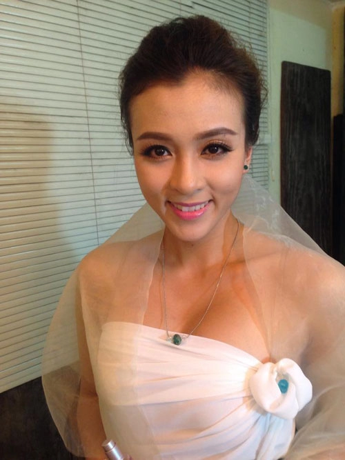 Cô gái cạo đầu trọc gây sốt vietnam idol 2015