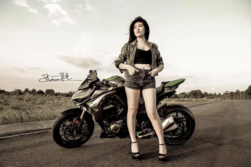 Cô nàng sexy đầy gợi cảm bên kawasaki z1000