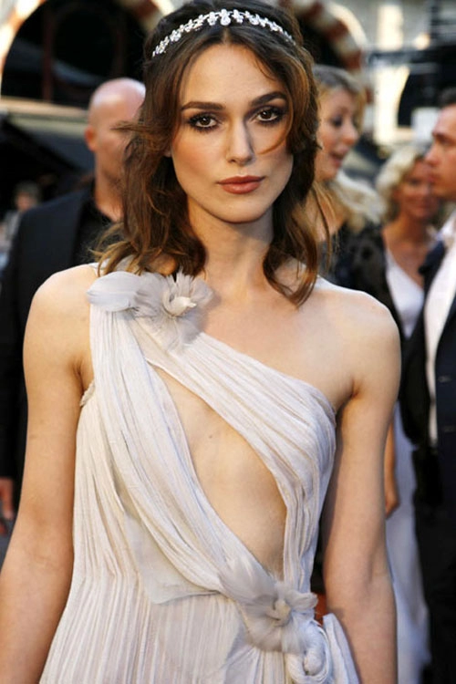 Công thức mặc đẹp của quý cô ngực lép keira knightley