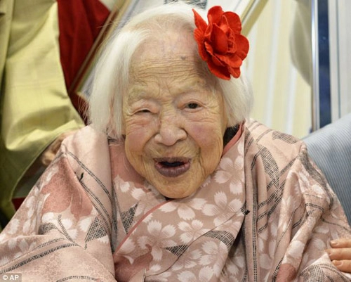 Cụ bà 116 tuổi vẫn đẹp vì ăn nhiều sushi
