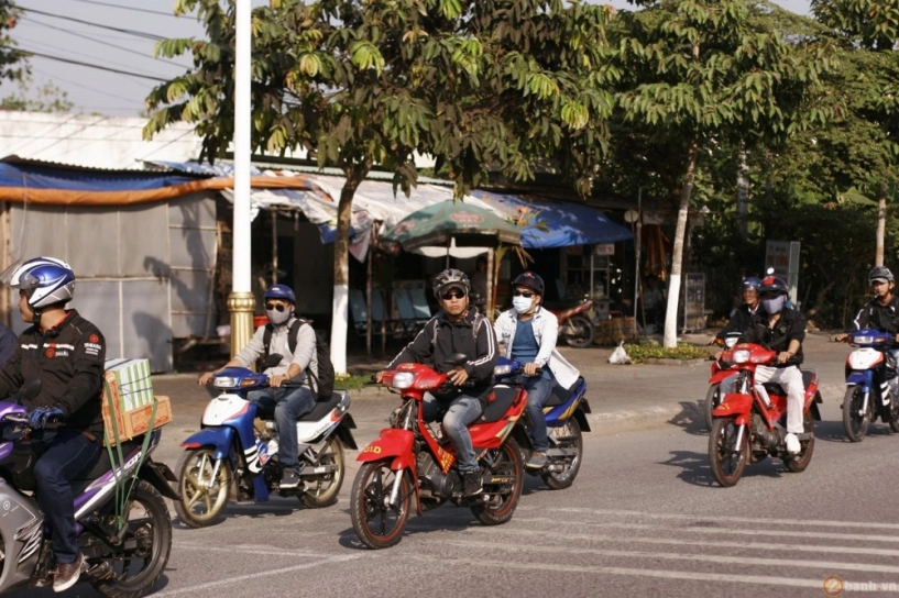 Cung exciter ba tri club đem xuân yêu thương tơi cac đông bao huyên ba tri - bên tre