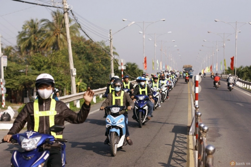 Cung exciter ba tri club đem xuân yêu thương tơi cac đông bao huyên ba tri - bên tre