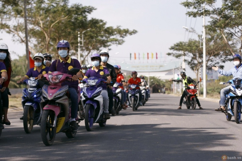 Cung exciter ba tri club đem xuân yêu thương tơi cac đông bao huyên ba tri - bên tre