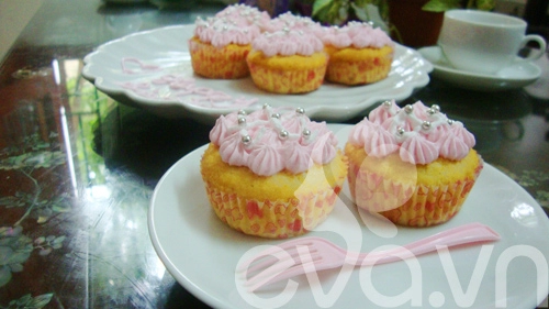 Cupcake sữa chua dễ thương mừng sinh nhật