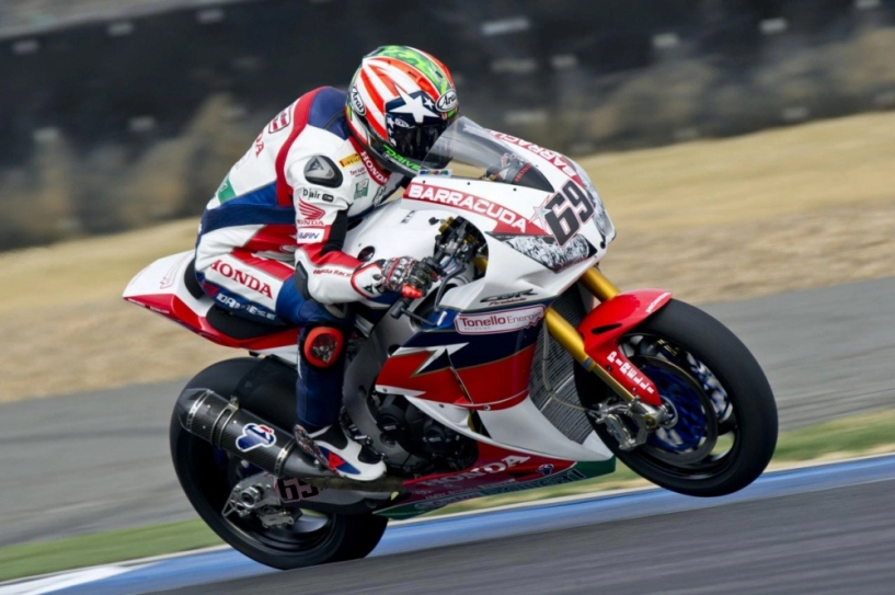 Cưu vô đich motogp nicky hayden đa co lân đâu tiên thăng chăng tai giai worldsbk 2016