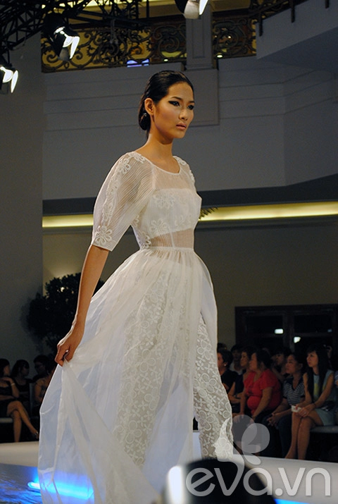 Dàn mẫu vietnam next top model đọ chân dài