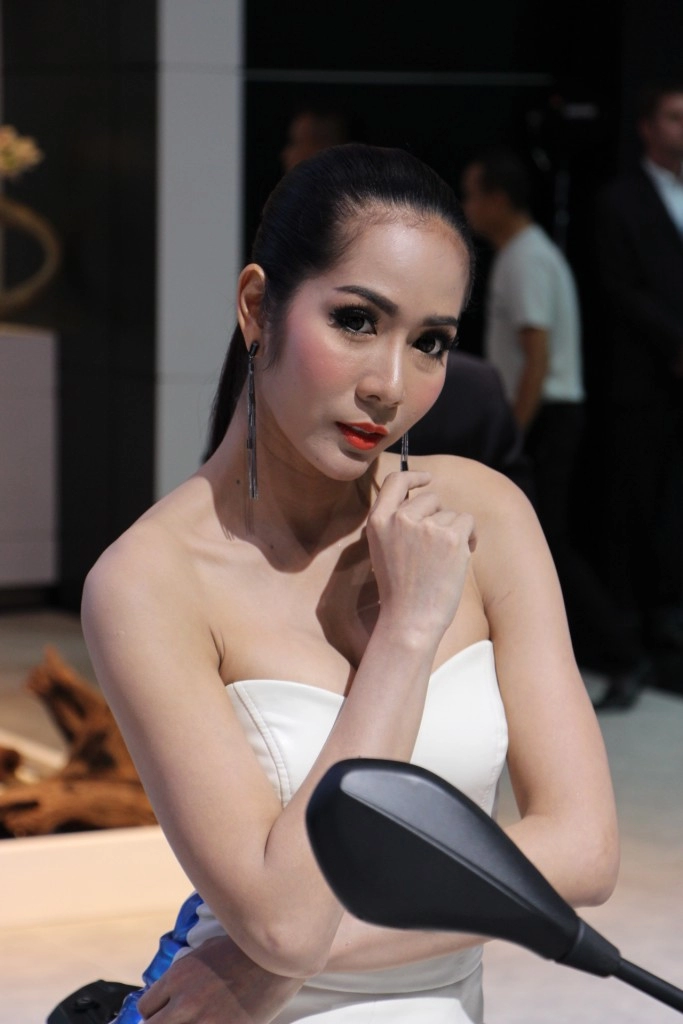 Dàn mỹ nhân sinh đẹp khoe dáng tại bangkok motor show 2015