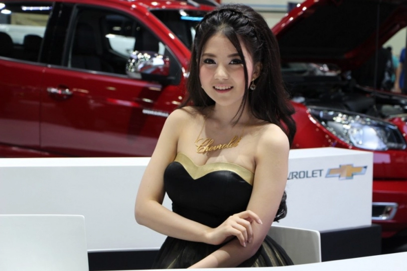Dàn mỹ nhân sinh đẹp khoe dáng tại bangkok motor show 2015