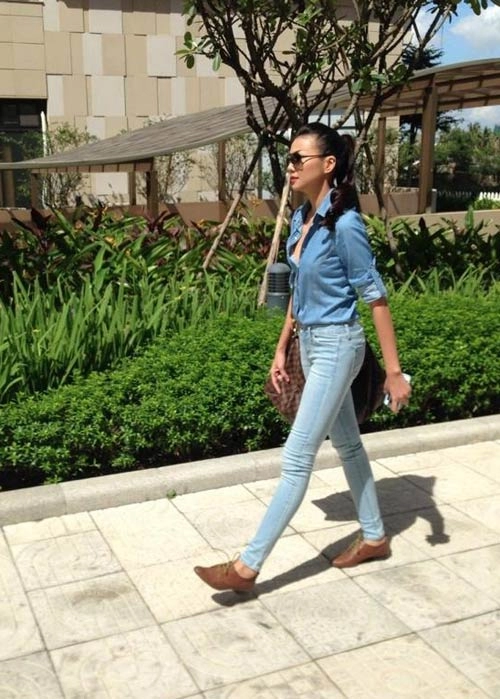 Diện quần jeans chất như thanh hằng