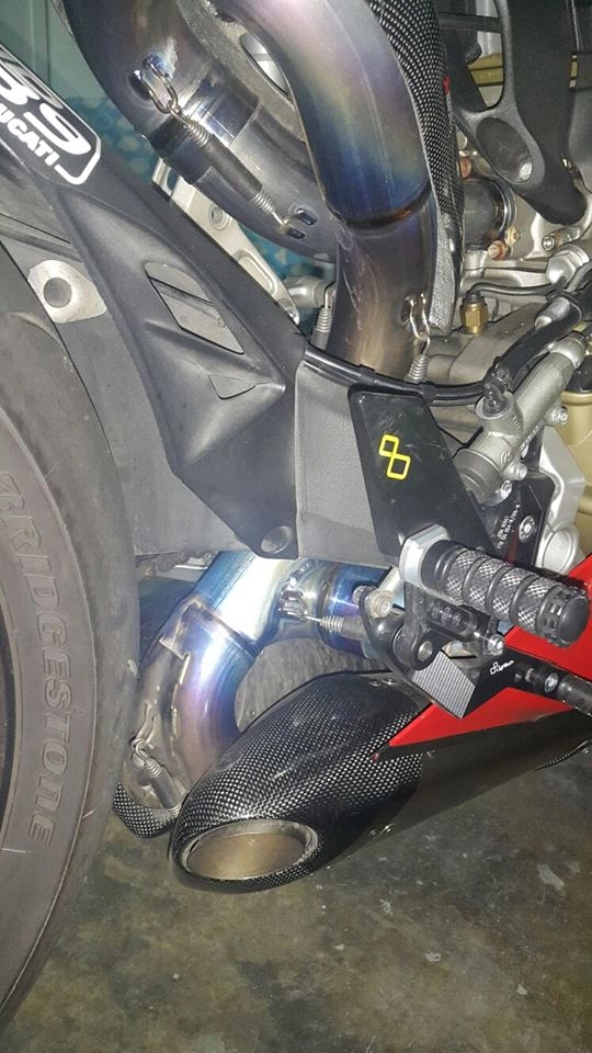 Ducati 1199 panigale s độ pô akrapovic