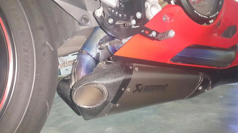 Ducati 1199 panigale s độ pô akrapovic