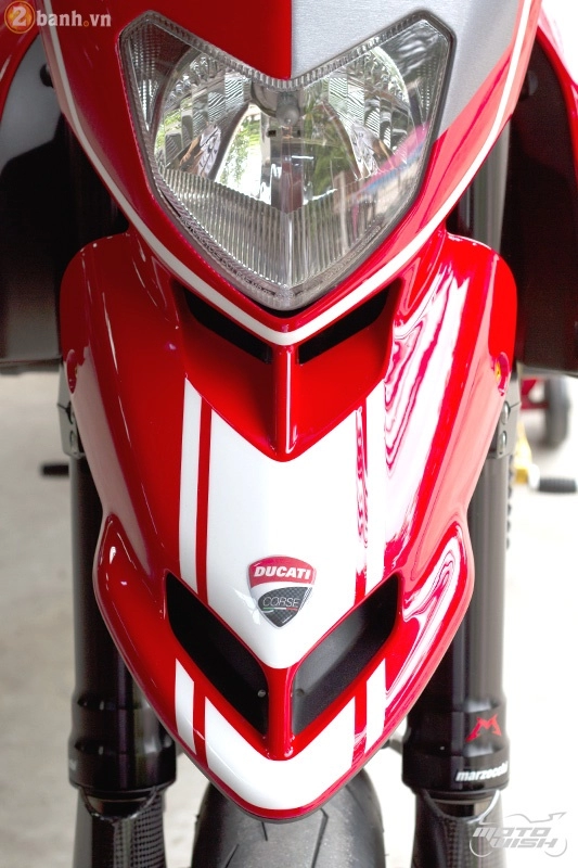 Ducati hypermotard 1100 evo sp với bản độ đầy sang chảnh
