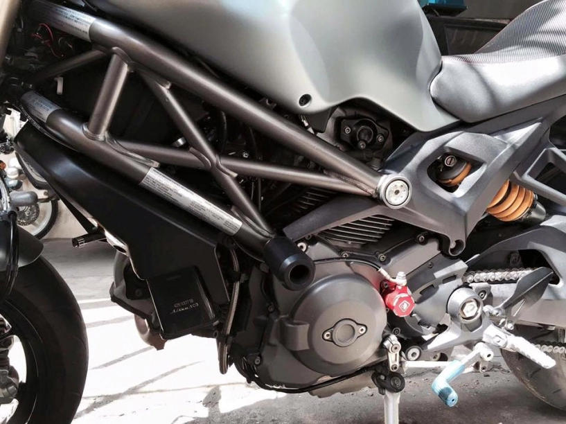 Ducati monster 1100 nhám mờ mạnh mẽ