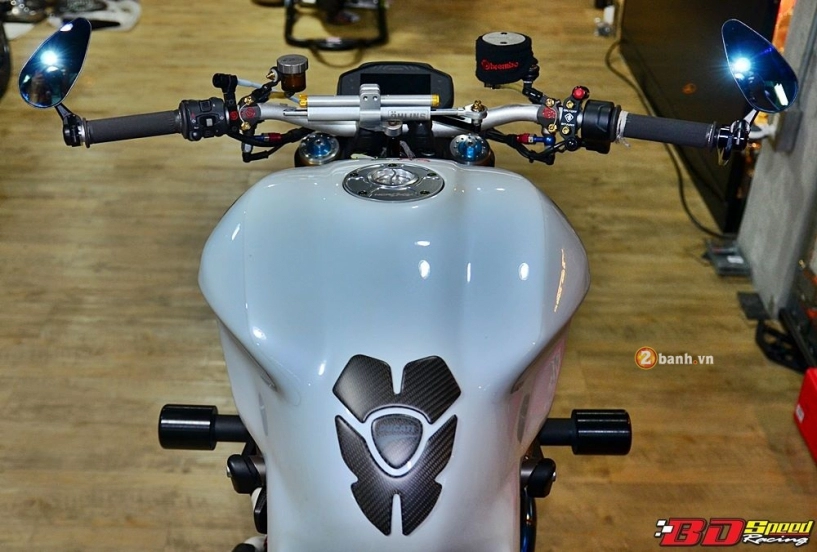 Ducati monster 1200 độ cực khủng cùng dàn đồ chơi đắt tiền