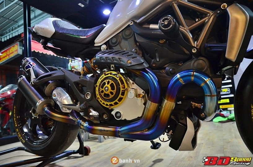 Ducati monster 1200 độ cực khủng cùng dàn đồ chơi đắt tiền