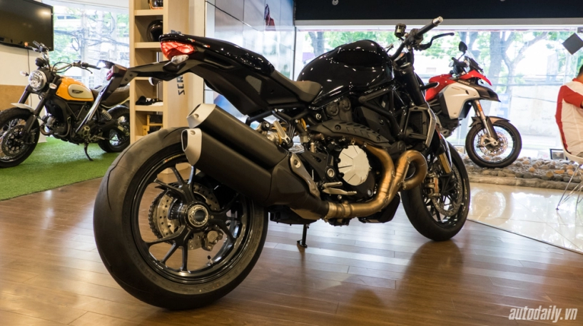 Ducati monster 1200r 2016 chính hãng đầu tiên tại việt nam