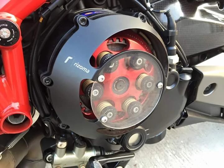Ducati streetfighter s mạnh mẽ trong dàn áo xám mờ