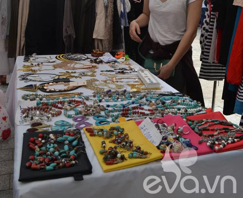 Flea market điểm đến của tín đồ mê mua sắm