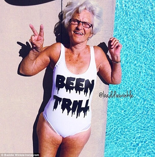 Gần 90 tuổi cụ bà vẫn tự tin làm người mẫu áo tắm