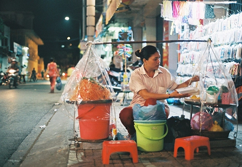 Gỏi tôm trứng món ăn đường phố hấp dẫn ở cần thơ