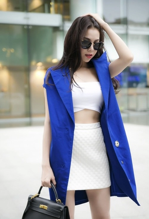 Hà tăng trà ngọc hằng gây mê với blazer trần tay