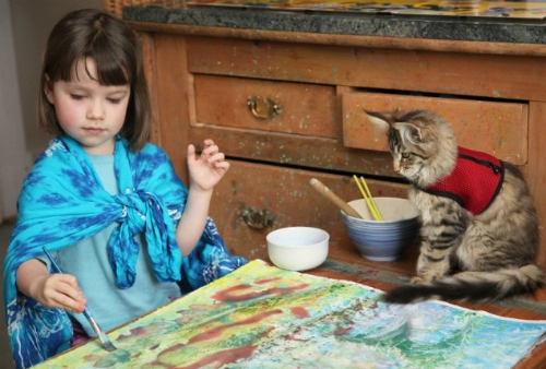 Hành trình bé 6 tuổi thoát khỏi bóng ma tự kỷ nhờ bút vẽ và bạn mèo