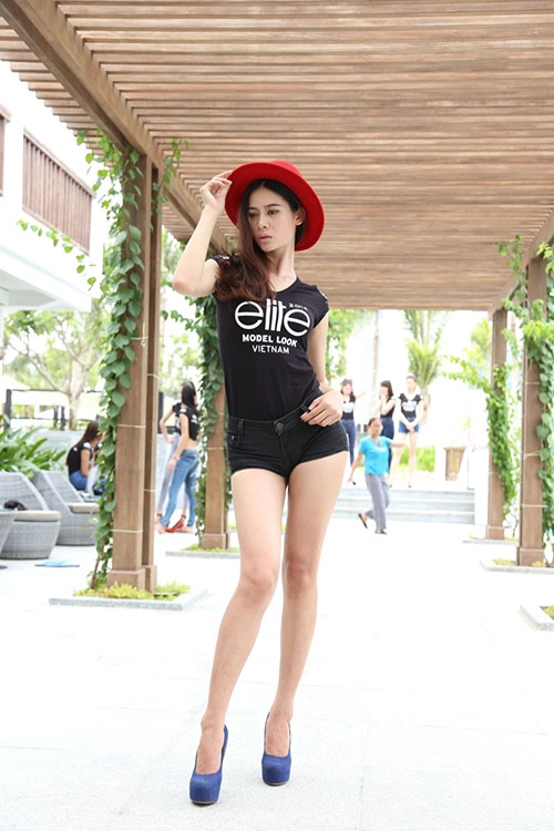 Hậu trường luyện catwalk của elite model look