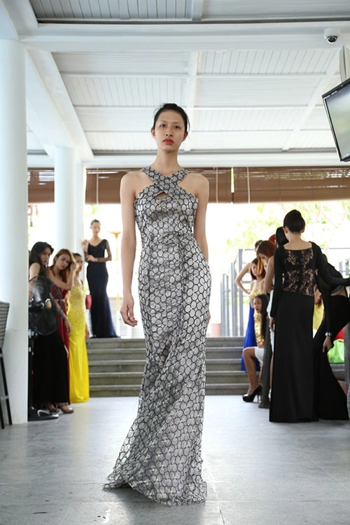 Hậu trường luyện catwalk của elite model look