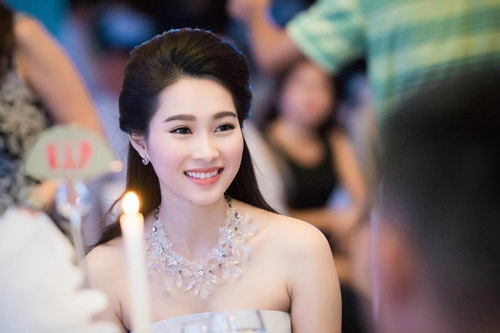 Hoa hậu đặng thu thảo xinh như tiên nữ giáng trần