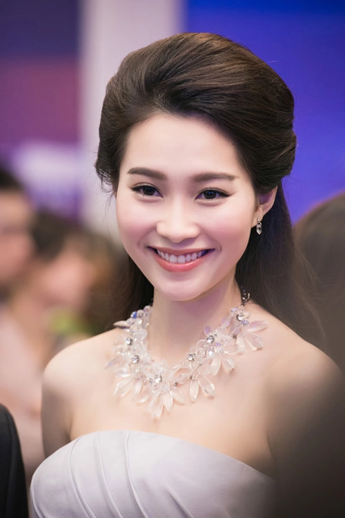 Hoa hậu đặng thu thảo xinh như tiên nữ giáng trần