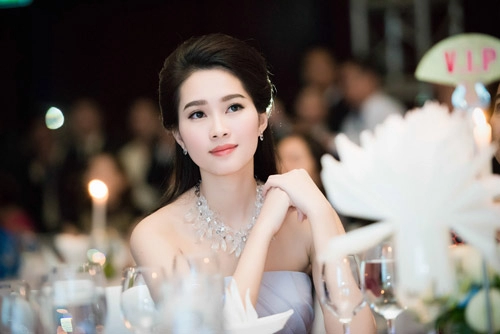 Hoa hậu đặng thu thảo xinh như tiên nữ giáng trần