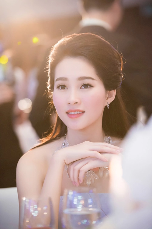 Hoa hậu đặng thu thảo xinh như tiên nữ giáng trần