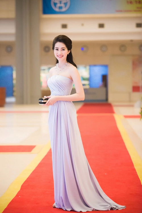 Hoa hậu đặng thu thảo xinh như tiên nữ giáng trần