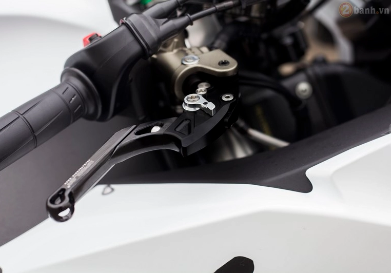 Kawasaki ninja zx-10r 2016 đầy phong cách trong bản độ white matt