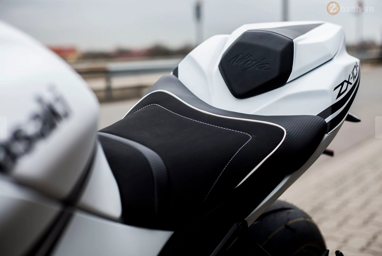 Kawasaki ninja zx-10r 2016 đầy phong cách trong bản độ white matt